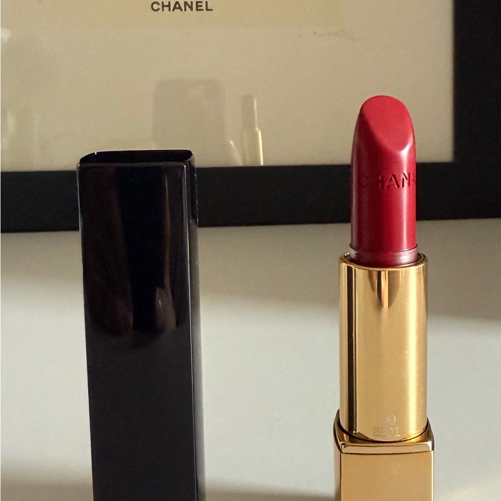 Chanel Rouge Allure Pirate 99 Lipstick Red Velvet - Picture 2 of 5
